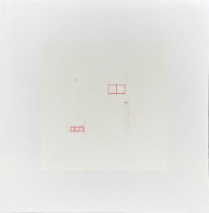 "Deux carrés, un doublé l’autre triplé 15.05.2020", 2020. Crayons de couleurs, 40 x 40 cm.